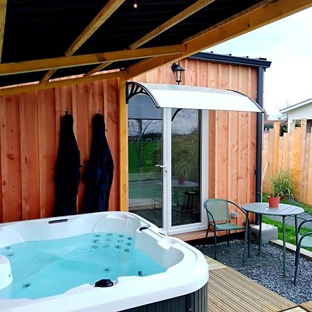 Chalet Cosy Avec Option Jacuzzi Saint-Genes-de-Fronsac Kültér fotó