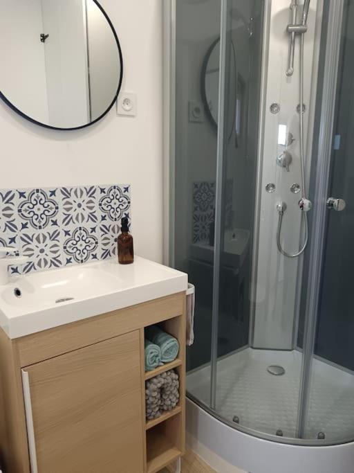 Chalet Cosy Avec Option Jacuzzi Saint-Genes-de-Fronsac Kültér fotó