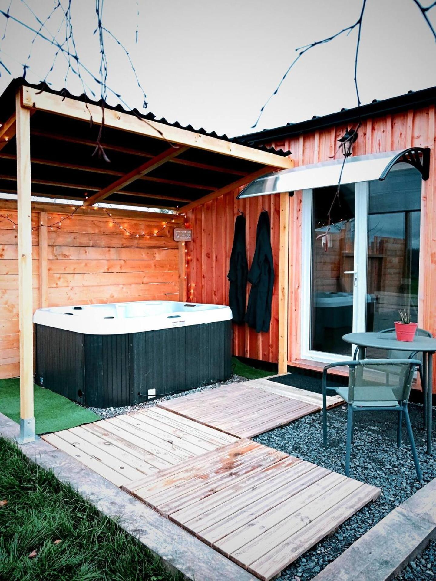 Chalet Cosy Avec Option Jacuzzi Saint-Genes-de-Fronsac Kültér fotó