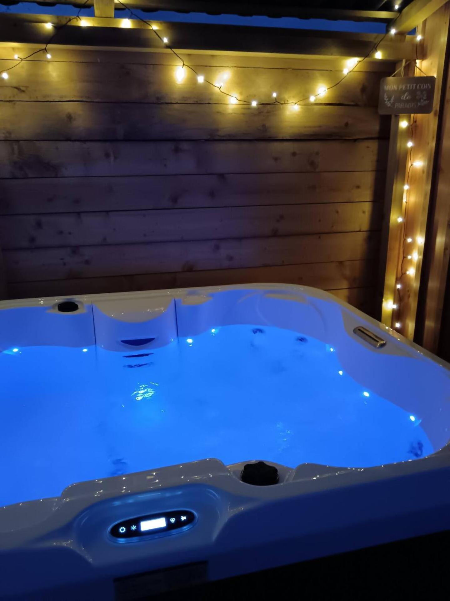 Chalet Cosy Avec Option Jacuzzi Saint-Genes-de-Fronsac Kültér fotó
